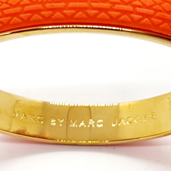 Marc By Marc Jacobs Orange Bangle Bracelet NWT - Picture 2 of 5